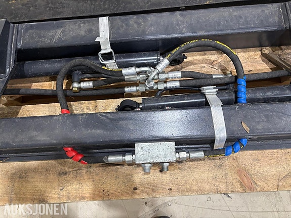 Andre 3 stk. WEE Hydrauliske Gaffelbord 2500kg Løftekapasitet - Euro-feste. 12 of 12