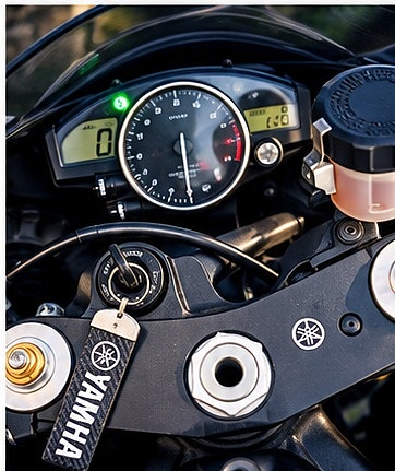 Yamaha YZF-R1 6 of 8