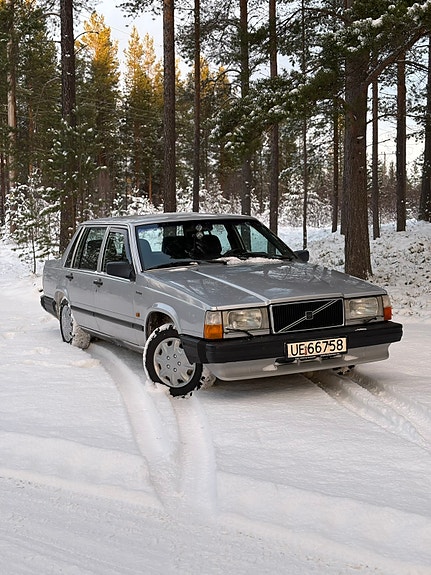 Volvo 740 16 of 21