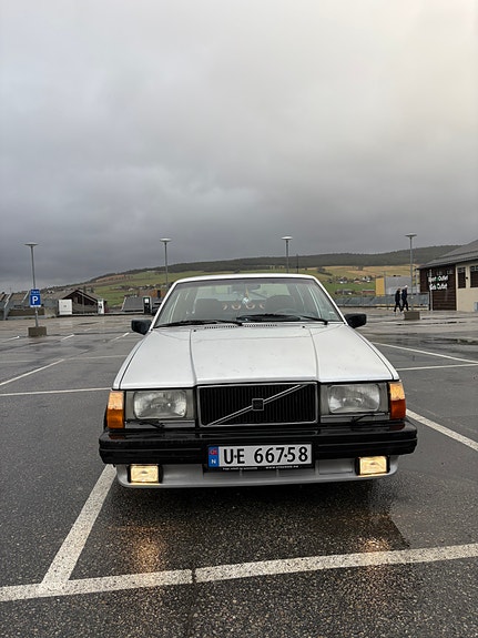 Volvo 740 2 of 21