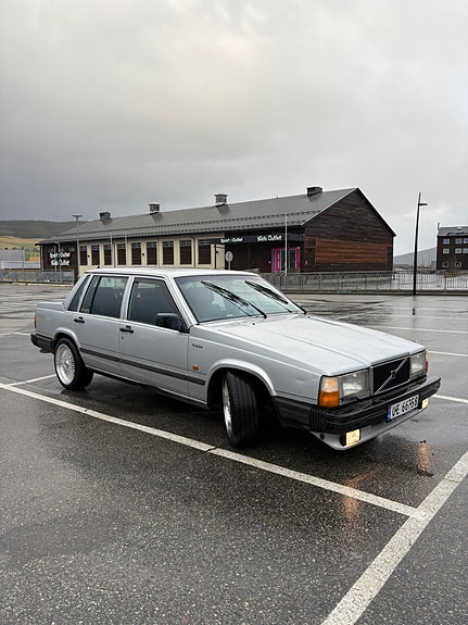Volvo 740 3 of 21