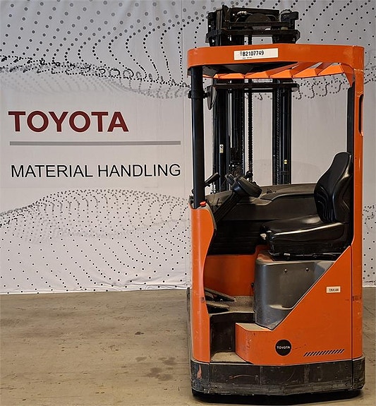 Toyota RRE140M 2 of 4