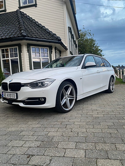 BMW 320d 2 of 5