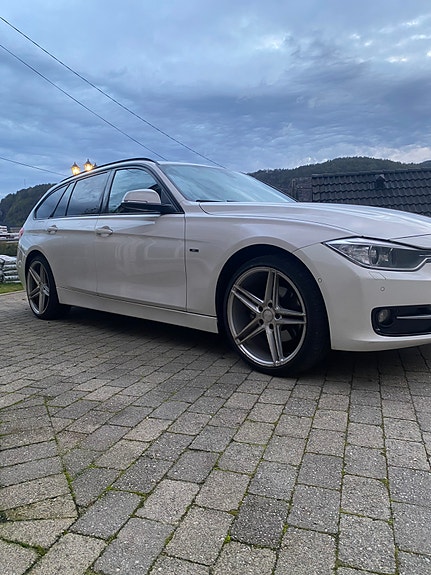 BMW 320d 3 of 5
