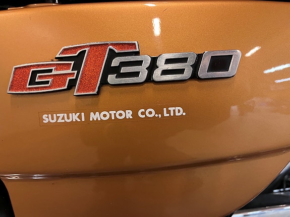 Suzuki GT380 5 of 11