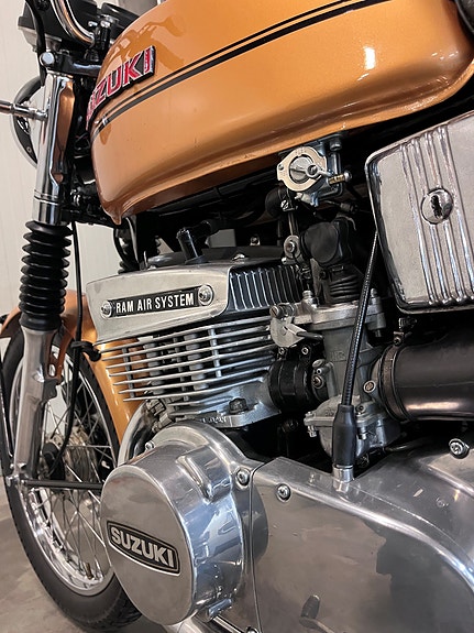 Suzuki GT380 8 of 11