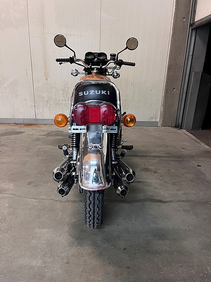 Suzuki GT380 4 of 11