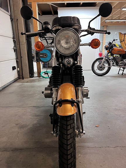 Suzuki GT380 3 of 11