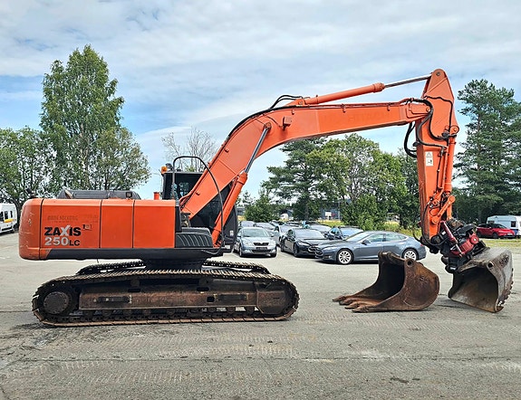 Hitachi Hitachi ZX250LC-3, 2010 mod, Rototilt R8, 2 skuffer, Sentralsmøring, Klimaanlegg, Webasto. 6 of 30