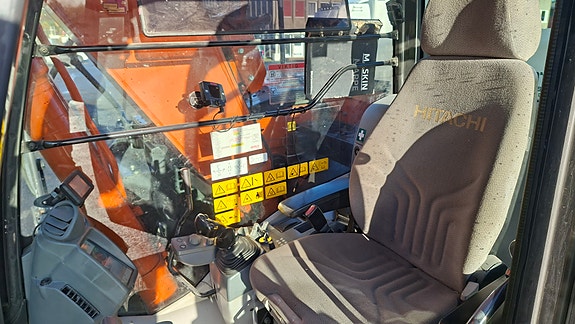 Hitachi ZX135US-6 9 of 12