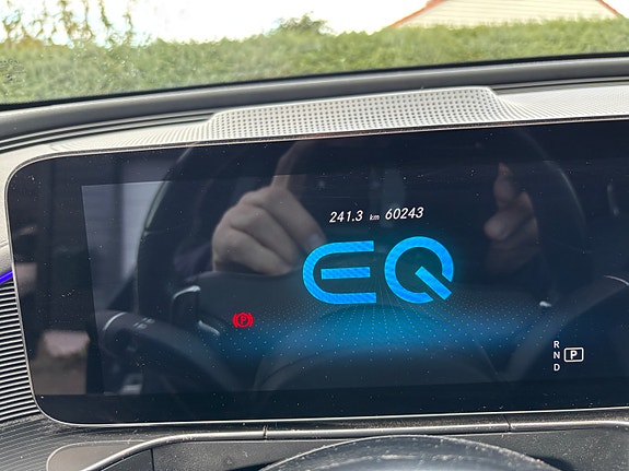 Mercedes-Benz EQC 400 3 of 12