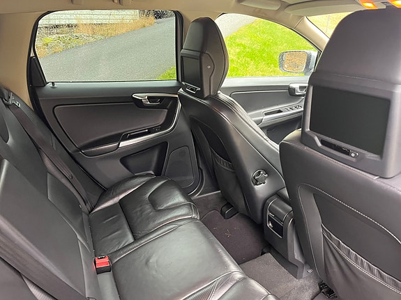 Volvo XC60 6 of 8