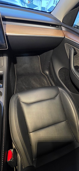 Tesla Model Y 18 of 18