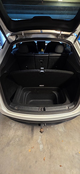 Tesla Model Y 11 of 18