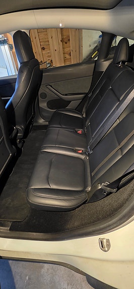 Tesla Model Y 14 of 18
