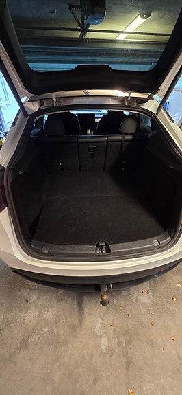 Tesla Model Y 10 of 18