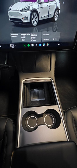 Tesla Model Y 17 of 18