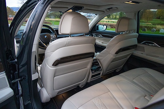 BMW 740d 16 of 20