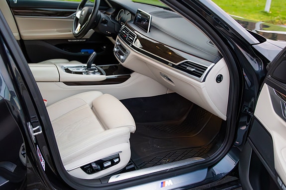 BMW 740d 18 of 20
