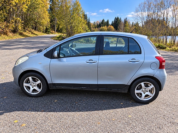 Toyota Yaris 7 of 12