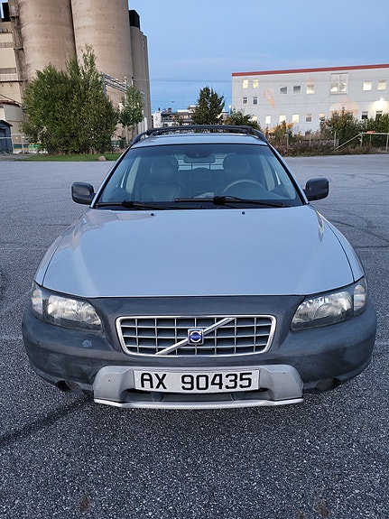 Volvo XC70 2 of 14