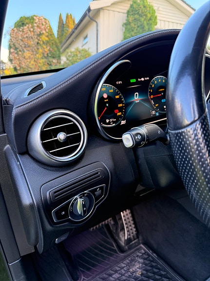 Mercedes-Benz GLC 300 e 13 of 30