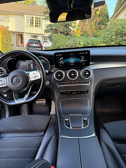 Mercedes-Benz GLC 300 e 9 of 30