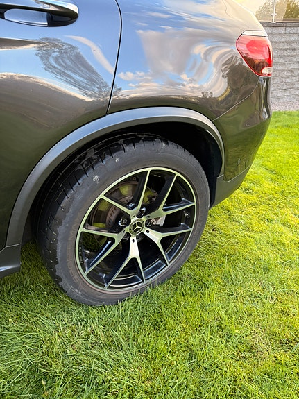 Mercedes-Benz GLC 300 e 24 of 30