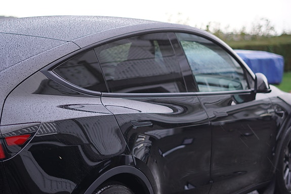 Tesla Model Y 12 of 30