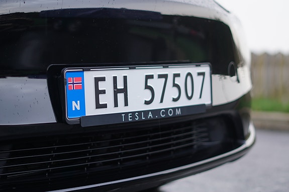 Tesla Model Y 17 of 30