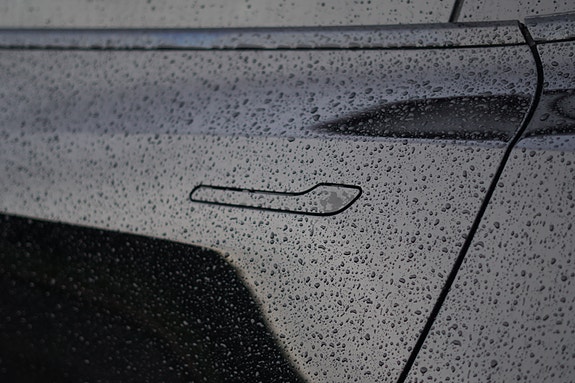Tesla Model Y 23 of 30