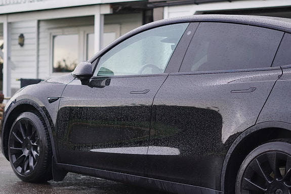 Tesla Model Y 13 of 30