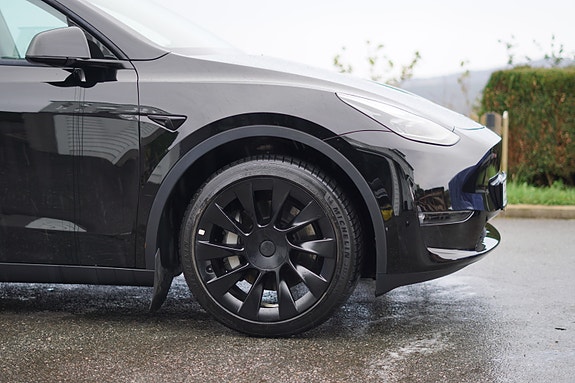 Tesla Model Y 3 of 30