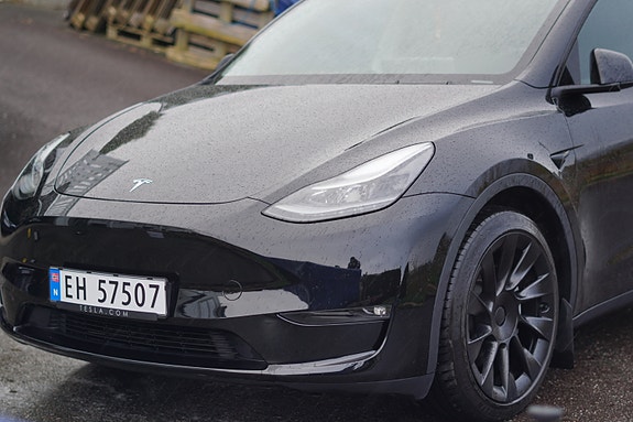 Tesla Model Y 8 of 30