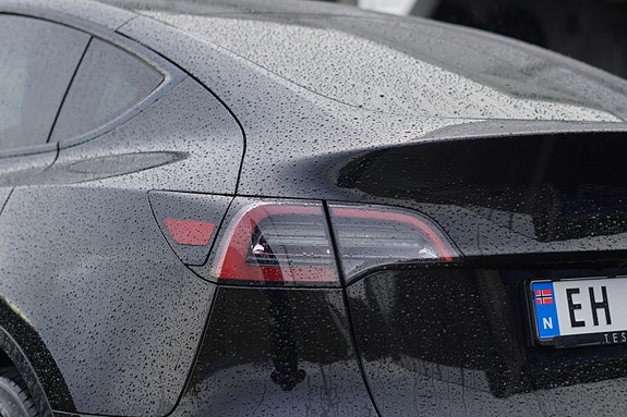 Tesla Model Y 10 of 30
