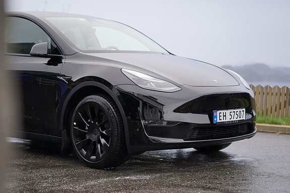Tesla Model Y 2 of 30