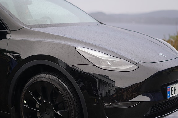 Tesla Model Y 7 of 30