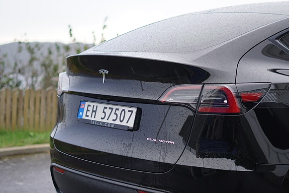 Tesla Model Y 5 of 30