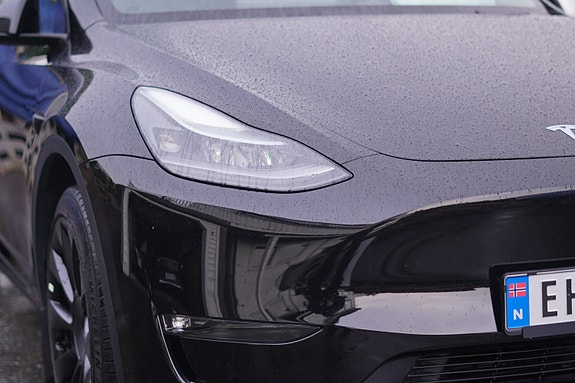Tesla Model Y 18 of 30