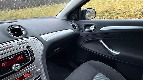 Ford Mondeo 13 of 16