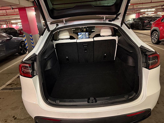 Tesla Model Y 18 of 19