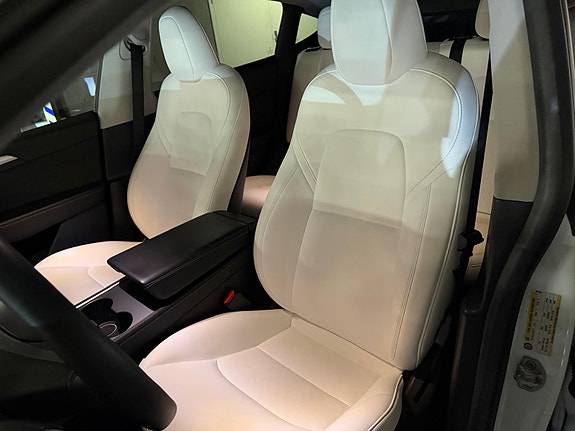 Tesla Model Y 2 of 19