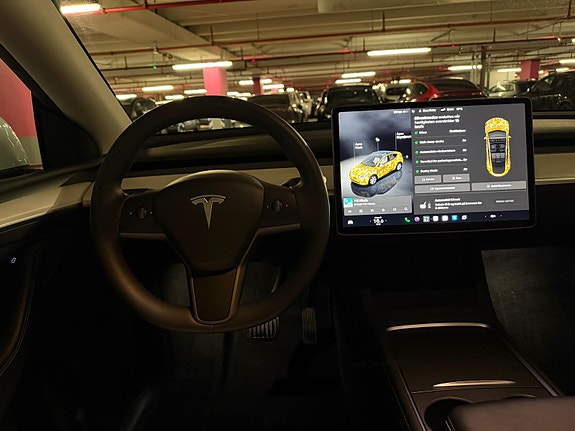 Tesla Model Y 12 of 19