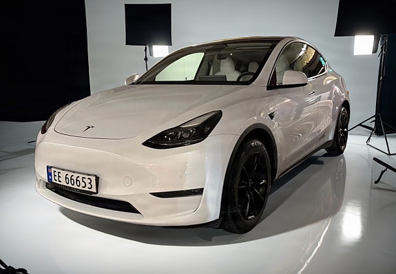 Tesla Model Y 9 of 19