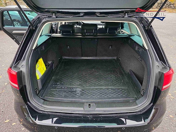 Volkswagen Passat 13 of 23