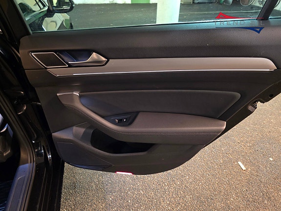 Volkswagen Passat 18 of 25
