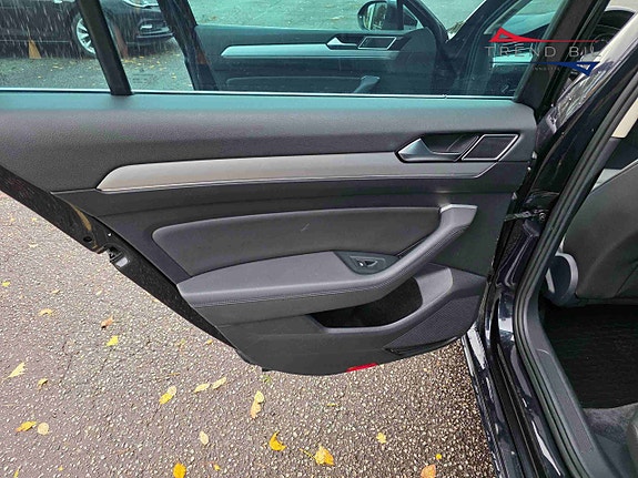 Volkswagen Passat 11 of 23