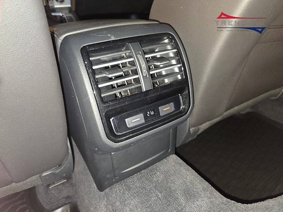 Volkswagen Passat 25 of 25