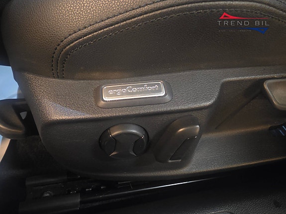 Volkswagen Passat 12 of 25