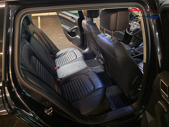 Volkswagen Passat 19 of 25